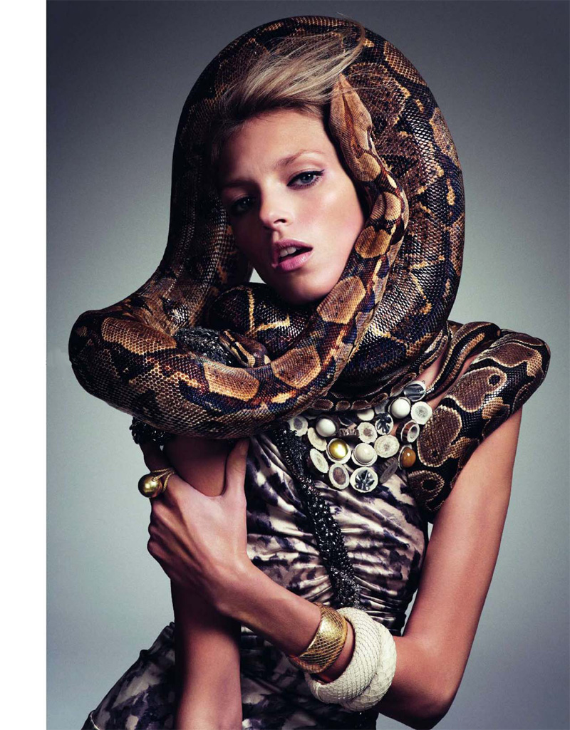 anjarubikforvogueparis3 Vogue Paris Feb 2010 | Anja Rubik by Knoepfel & Indlekofer