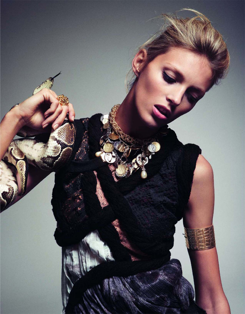 anjarubikforvogueparis5 Vogue Paris Feb 2010 | Anja Rubik by Knoepfel & Indlekofer