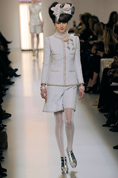 chanelss10couture17 Paris Haute Couture | Chanel Spring 2010 Couture