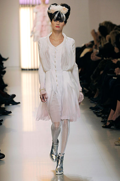 chanelss10couture31 Paris Haute Couture | Chanel Spring 2010 Couture