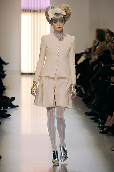 chanelss10couture6 Paris Haute Couture | Chanel Spring 2010 Couture