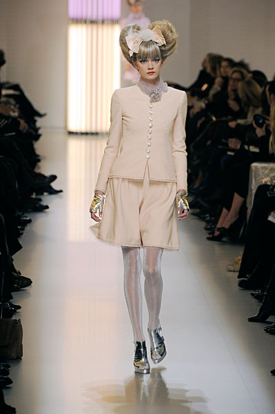 chanelss10couture7 Paris Haute Couture | Chanel Spring 2010 Couture