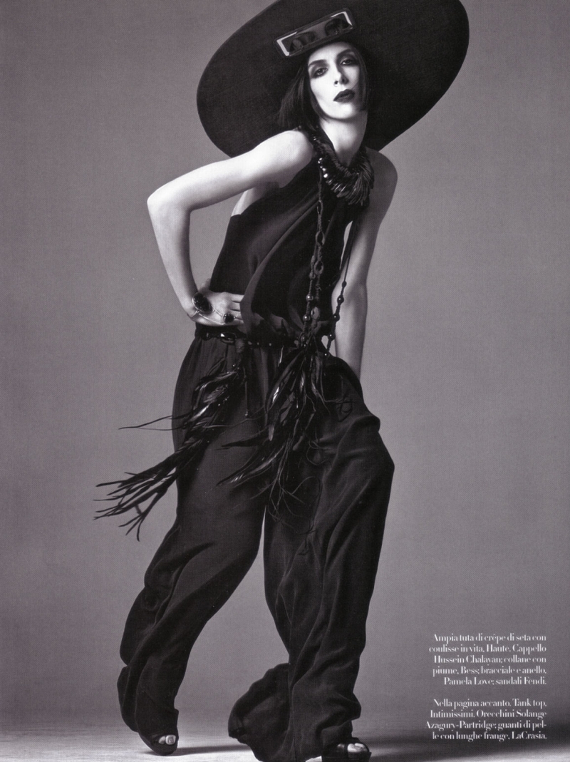 Three Women | Agyness, Daphne & Jamie by Steven Meisel for Vogue Italia March 2010 womenmeisel8 Three Women | Agyness, Daphne & Jamie by Steven Meisel for Vogue Italia March 2010
