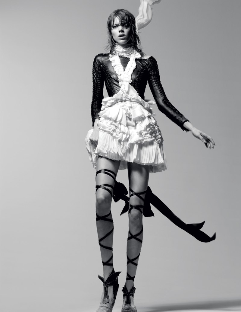 Freja Beha Erichsen by Craig McDean in Tough Ballerina |
<em>Interview</em> April 2010 toughfreja2 Freja Beha
Erichsen by Craig McDean in Tough Ballerina |
<em>Interview</em> April 2010