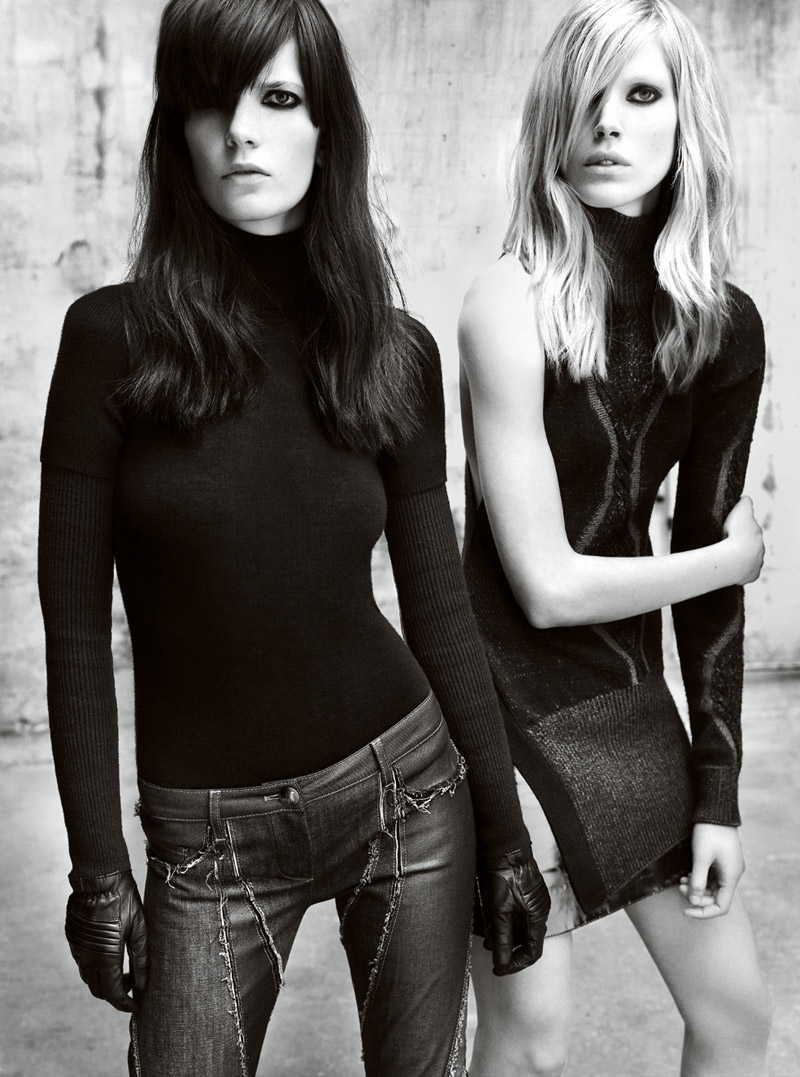 versacecampaign4 Versace Fall 2010 Campaign | Iselin, Anna & Valerija by Mario Testino