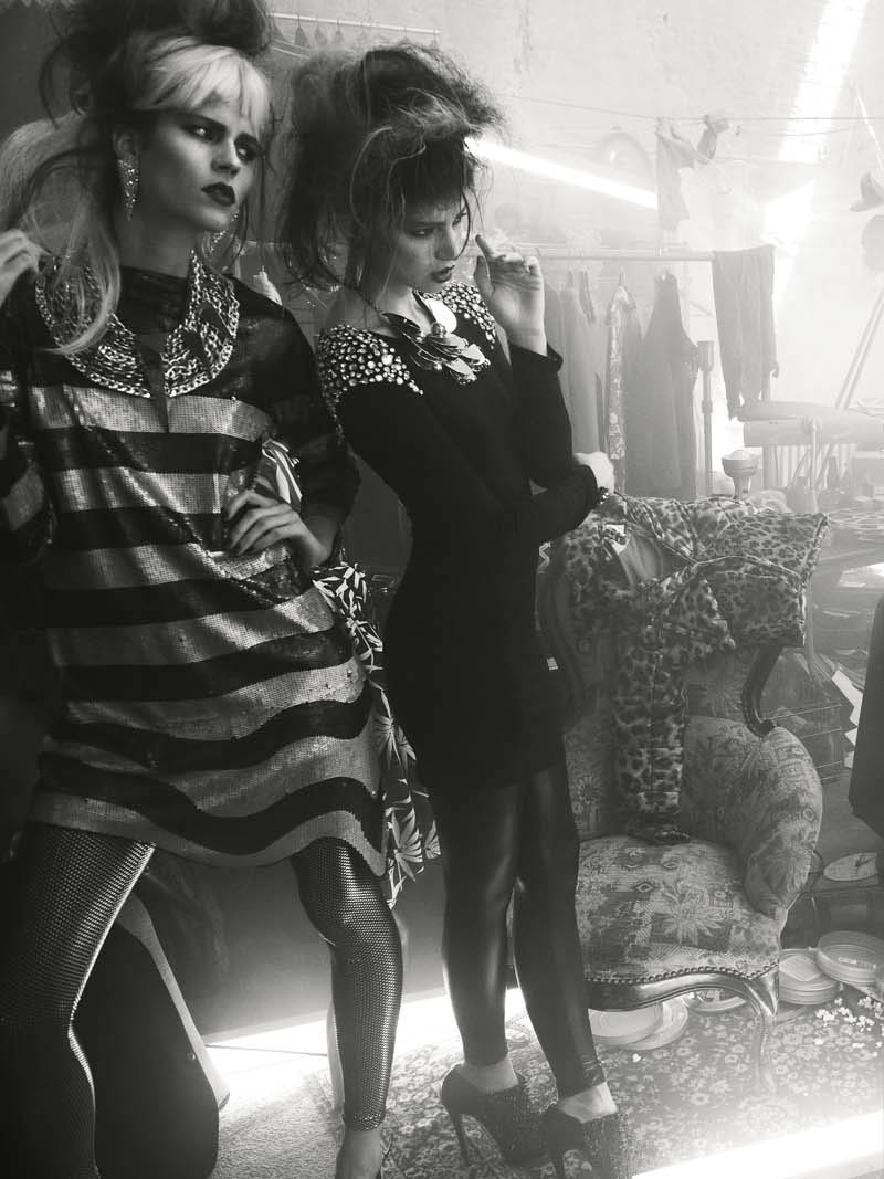 Egle, Daria & Anne Marie by Phil Poynter for <em>Vogue Italia</em> August 2010 phil poynter12 Egle, Daria & Anne Marie by Phil Poynter for <em>Vogue Italia</em> August 2010