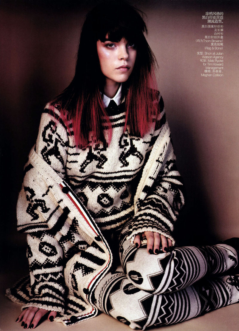 Meghan Collison & Fei Fei Sun by Josh Olins in <em>Vogue China</em> October 2010 knitsmania1 Meghan Collison & Fei Fei Sun by Josh Olins in <em>Vogue China</em> October 2010