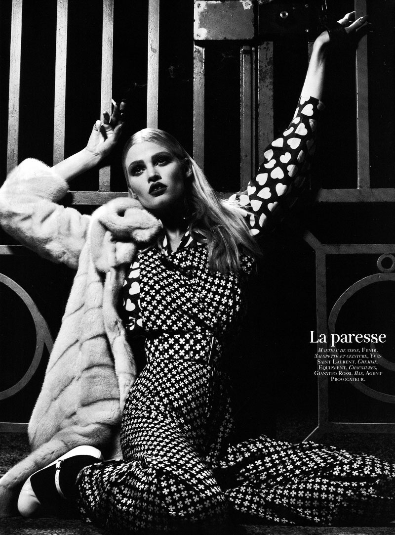 lara vogue7 Lara Stone for <em>Vogue Paris</em> October 2010 by Steven Klein