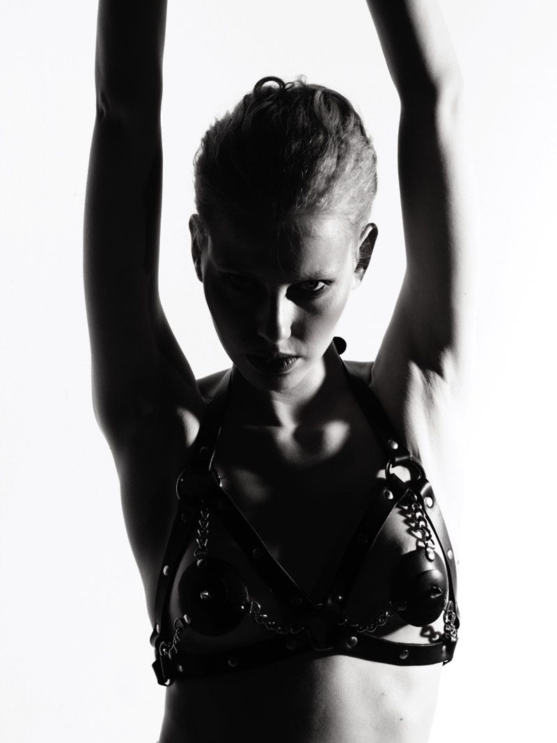 leatherchains2 Annaleis Smith & Lisette by Herring & Herring for <em>Jimon</em> #2