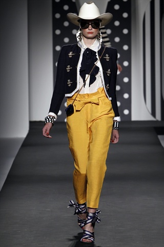 Moschino Spring 2011 | Milan Fashion Week moschinospring14 Moschino Spring 2011 | Milan Fashion Week