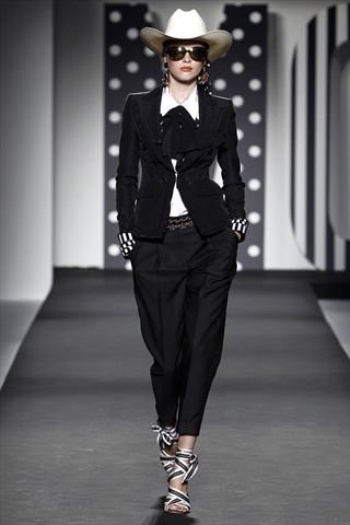 Moschino Spring 2011 | Milan Fashion Week moschinospring2 Moschino Spring 2011 | Milan Fashion Week