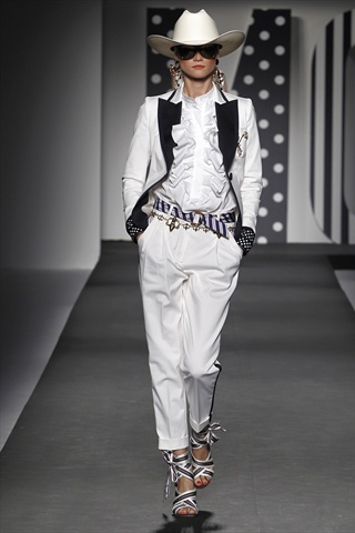 Moschino Spring 2011 | Milan Fashion Week moschinospring6 Moschino Spring 2011 | Milan Fashion Week
