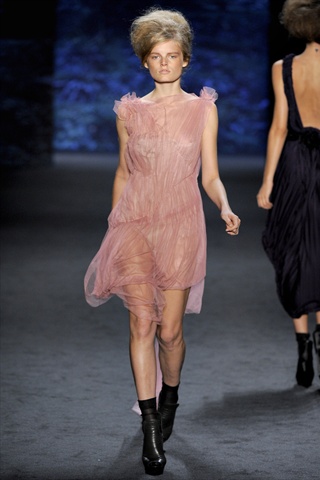 verawangspring44 Vera Wang Spring 2011 | New York Fashion Week