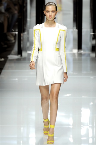 Versace Spring 2011 | Milan Fashion Week versacespring3 Versace Spring 2011 | Milan Fashion Week