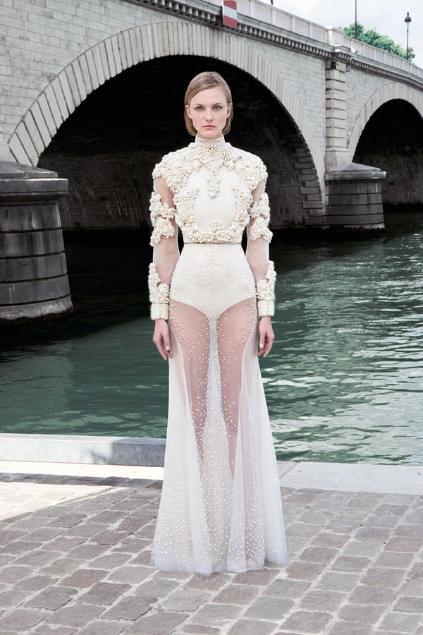 Givenchy Fall 2011 Couture | Paris Haute Couture givenchycouture1 Givenchy Fall 2011 Couture | Paris Haute Couture