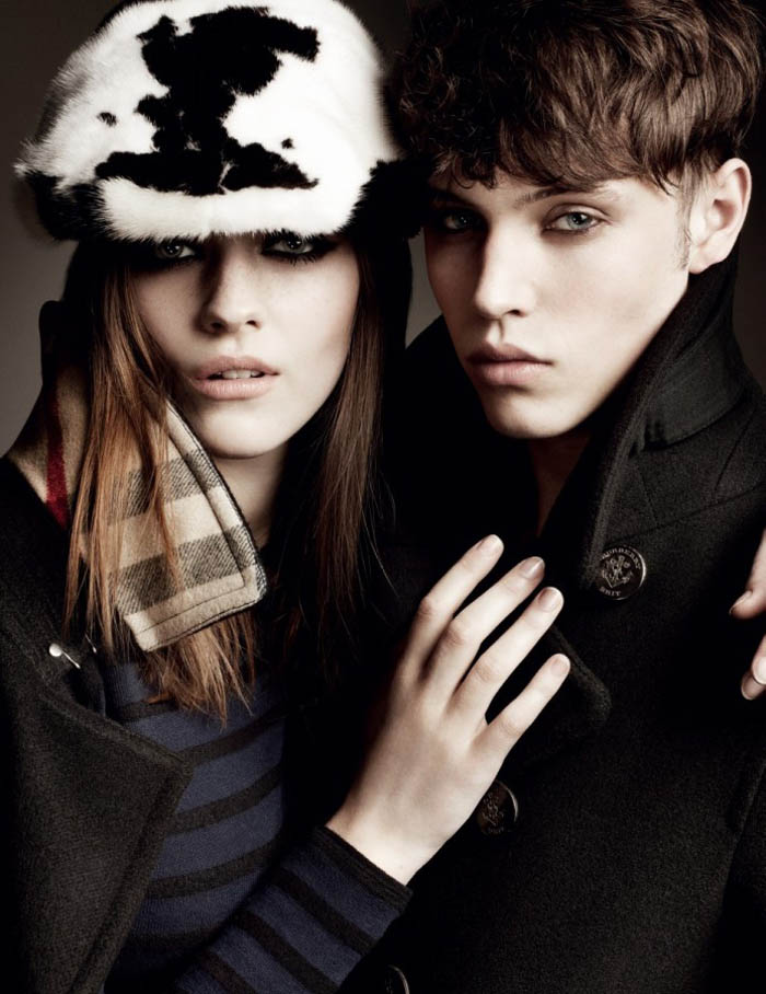 burberryc1 Burberry Fall 2011 Campaign | Amber Anderson by Mario Testino