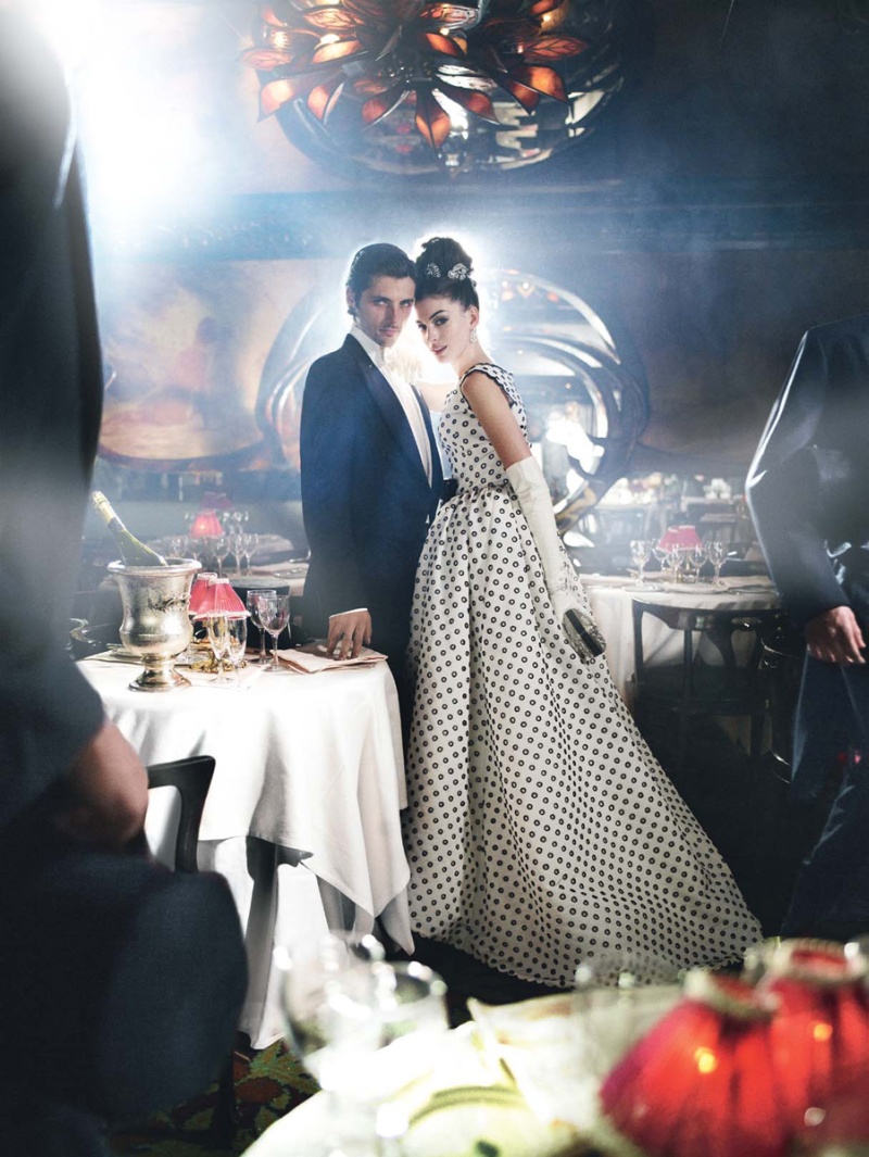 Anne Hathaway for <em>Vogue US</em> November 2010 by Mario Testino anne hathaway3 Anne Hathaway for <em>Vogue US</em> November 2010 by Mario Testino