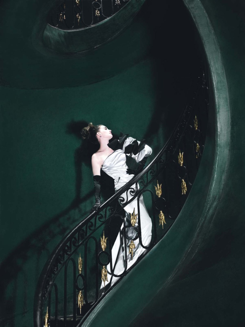 Anne Hathaway for <em>Vogue US</em> November 2010 by Mario Testino anne hathaway5 Anne Hathaway for <em>Vogue US</em> November 2010 by Mario Testino