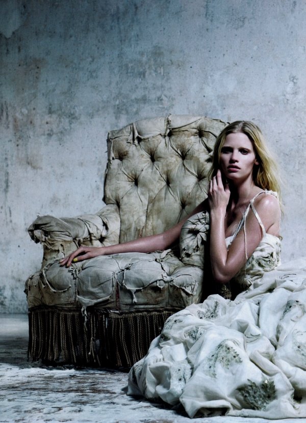 Lara Stone for <em>Vogue China</em> December 2010 by Willy Vanderperre lara china Lara Stone for <em>Vogue China</em> December 2010 by Willy Vanderperre