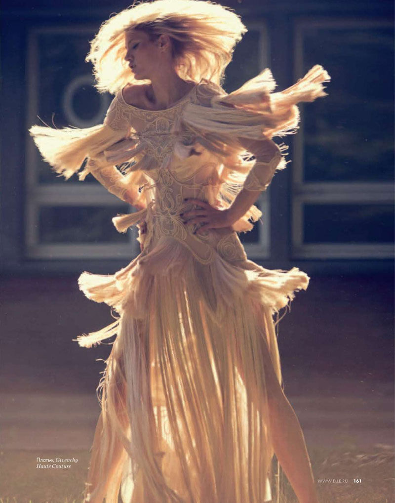 Michelle Buswell by David Bellemere for <em>Elle Russia</em> December 2010 michelle buswell7 Michelle Buswell by David Bellemere for <em>Elle Russia</em> December 2010