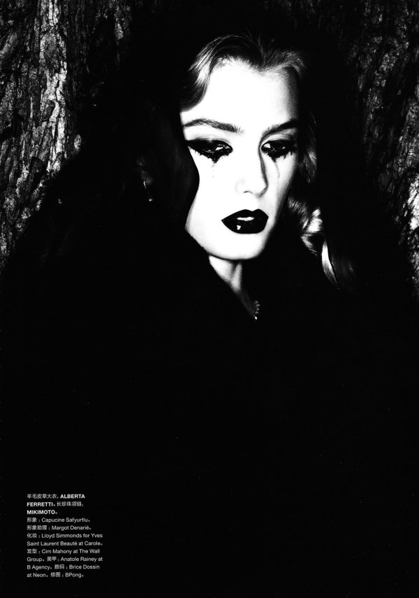 Sigrid Agren by Ben Hassett for <em>Numéro China</em> December 2010 sigrid agren Sigrid Agren by Ben Hassett for <em>Numéro China</em> December 2010