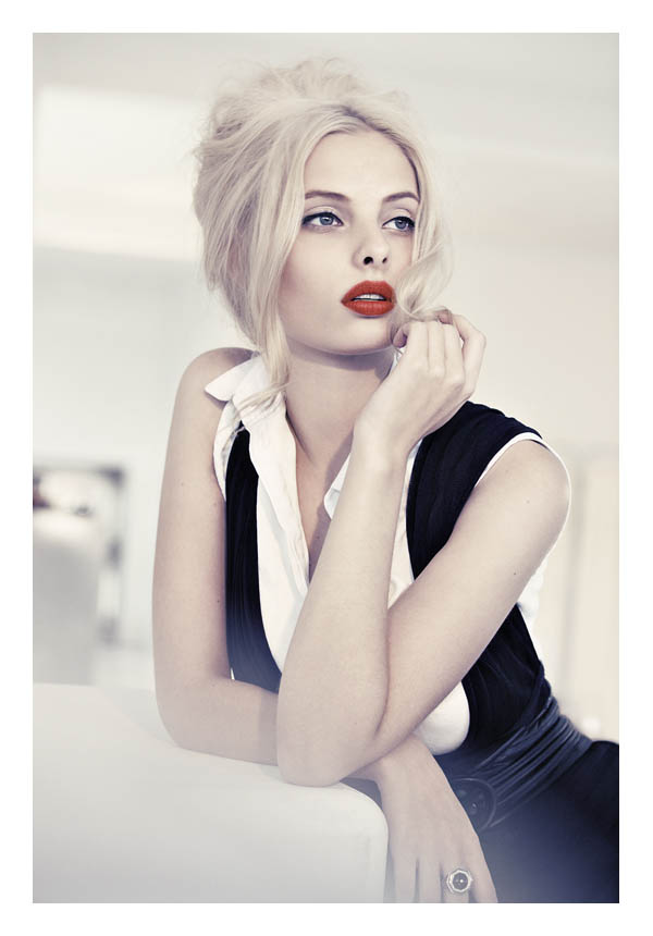 Dioni Tabbers by Felix Lammers for <em>Glass</em> #4 dioni tabbers Dioni Tabbers by Felix Lammers for <em>Glass</em> #4