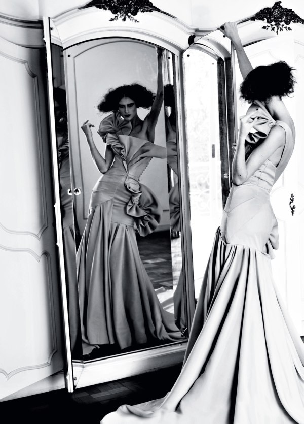 Daiane Conterato by Bob Wolfenson for <em>Elle Brazil</em> December 2010 luxo Daiane Conterato by Bob Wolfenson for <em>Elle Brazil</em> December 2010