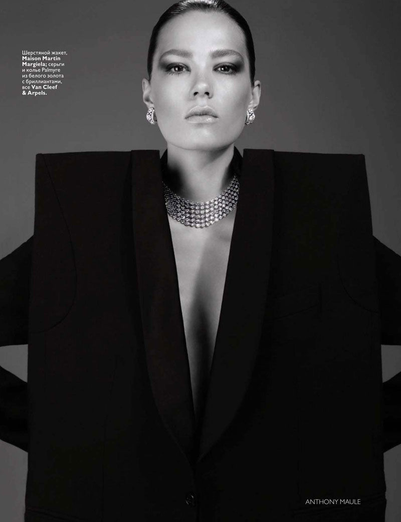 Caroline Brasch Nielsen by Anthony Maule for <em>Vogue Russia</em> January 2011 caroline brasch nielsen3 Caroline Brasch Nielsen by Anthony Maule for <em>Vogue Russia</em> January 2011