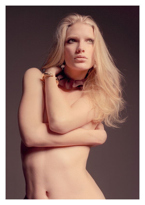 Snap! | Ilse de Boer by Elina Kechicheva for <em>Marie Claire Italia</em> snap Snap! | Ilse de Boer by Elina Kechicheva for <em>Marie Claire Italia</em>