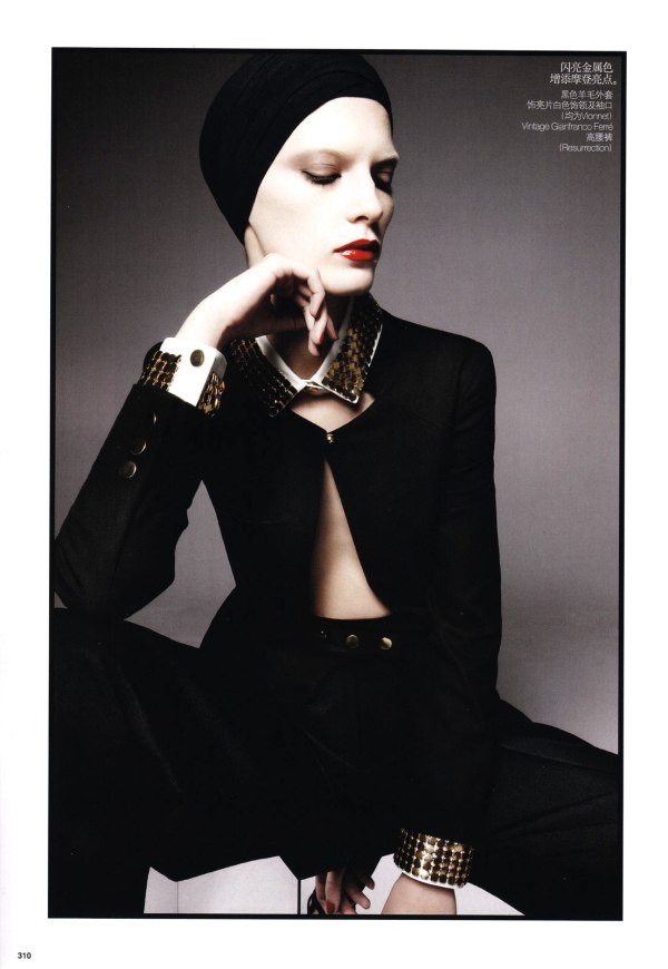 Valeria Kelava & Ming Xi by Daniel Jackson for <em>Vogue China</em> February 2011 daniel jackson Valeria Kelava & Ming Xi by Daniel Jackson for <em>Vogue China</em> February 2011