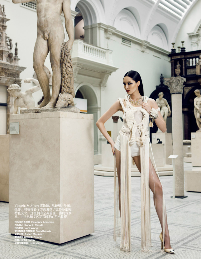 Bonnie11 Bonnie Chen Tours London in Style for Harpers Bazaar China July 2012, Shot by Zack Zhang