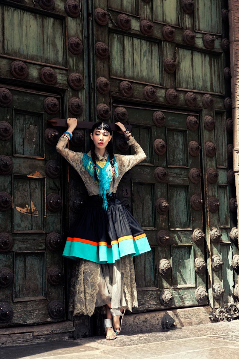 HanHyeJinVK02 Han Hye Jin Embraces the Colors of Peru in Vogue Koreas July Issue by Alexander Neumann