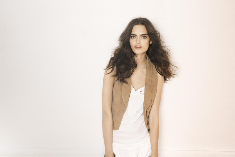 Massimo Dutti April 2011 Lookbook | Zuzana Gregorova by Gemma Edo massimo13 Massimo Dutti April 2011 Lookbook | Zuzana Gregorova by Gemma Edo