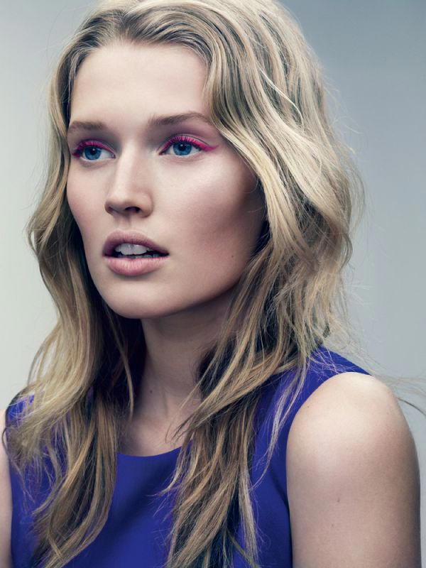 Toni Garrn - Photo Set