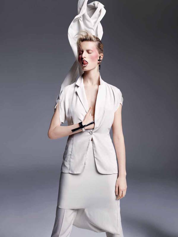 Karolina Kurkova for <em>Viva! Moda</em> Summer 2011 by Marcin Tyszka karolina kurkova Karolina Kurkova for <em>Viva! Moda</em> Summer 2011 by Marcin Tyszka