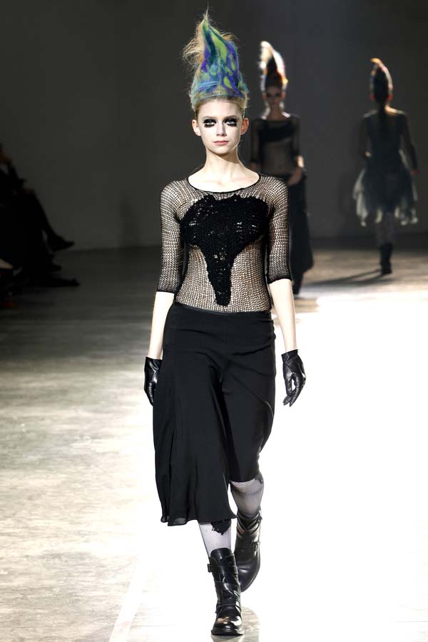 Yohji Yamamoto Fall 2011 | Paris Fashion Week