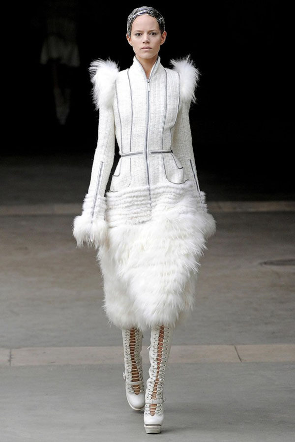 Alexander McQueen Fall 2011 | Paris Fashion Week